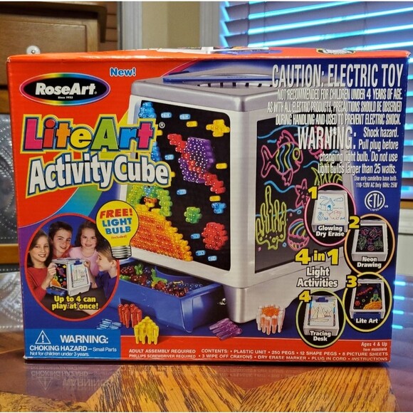 RoseArt LiteArt Activity Cube 2004 Similar to Lite Brite - Picture 2 of 6
